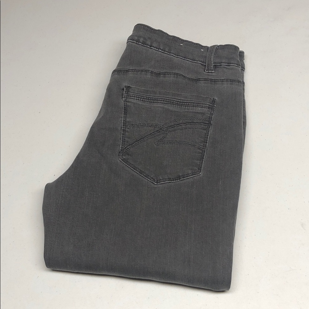SANTANA GRAYWASH CLASSIC STRAIGHT JEANS 10/30x28 ⭐️